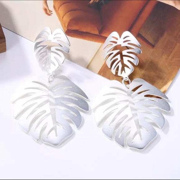 3x20✨ Silver Leaf Palm Drop Earrings - Picture 2 of 2
